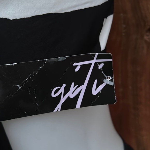 Good Time USA Long Sleeve Cowl Turtleneck Blouse Top Size M Black/White - Picture 10 of 12